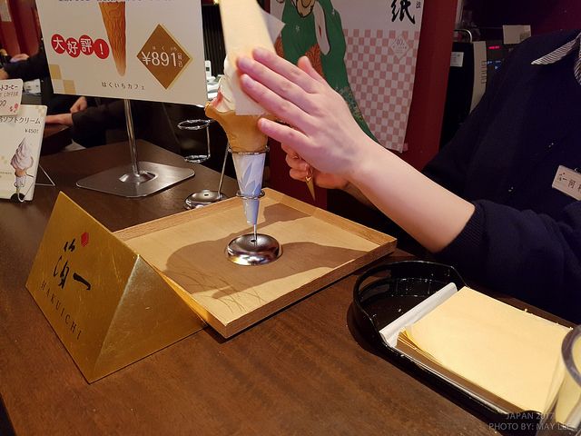 miếng vàng dát lên kem